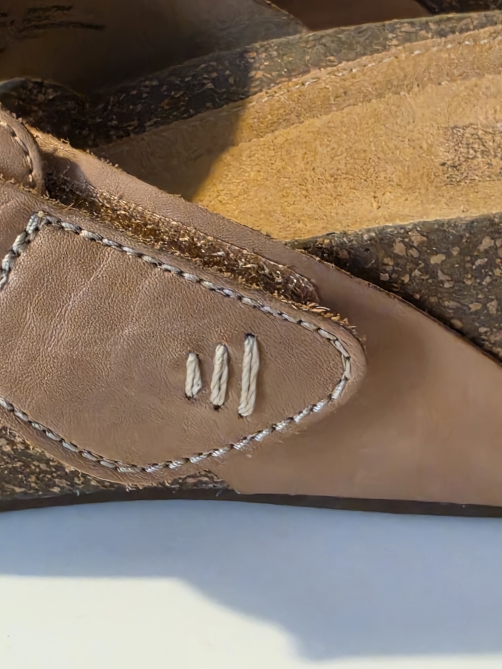 Clarks Women's Brown Leather Wedge Thong Sandals - Picture 3 of 8